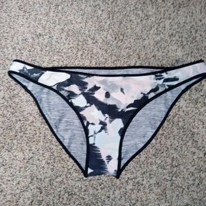 Lululemon reversible swimsuit bottoms sz m